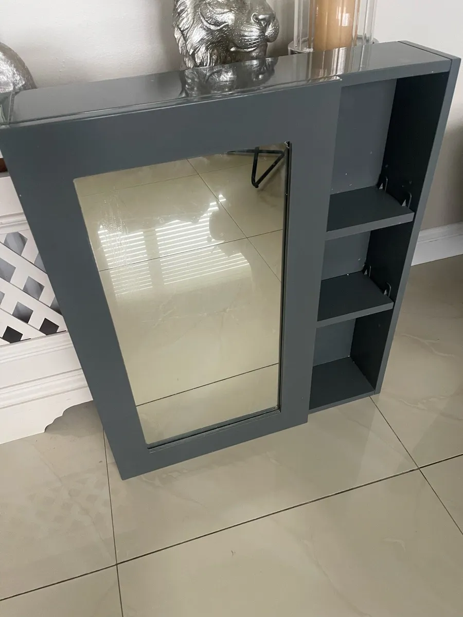 Bathroom vanity - Image 4