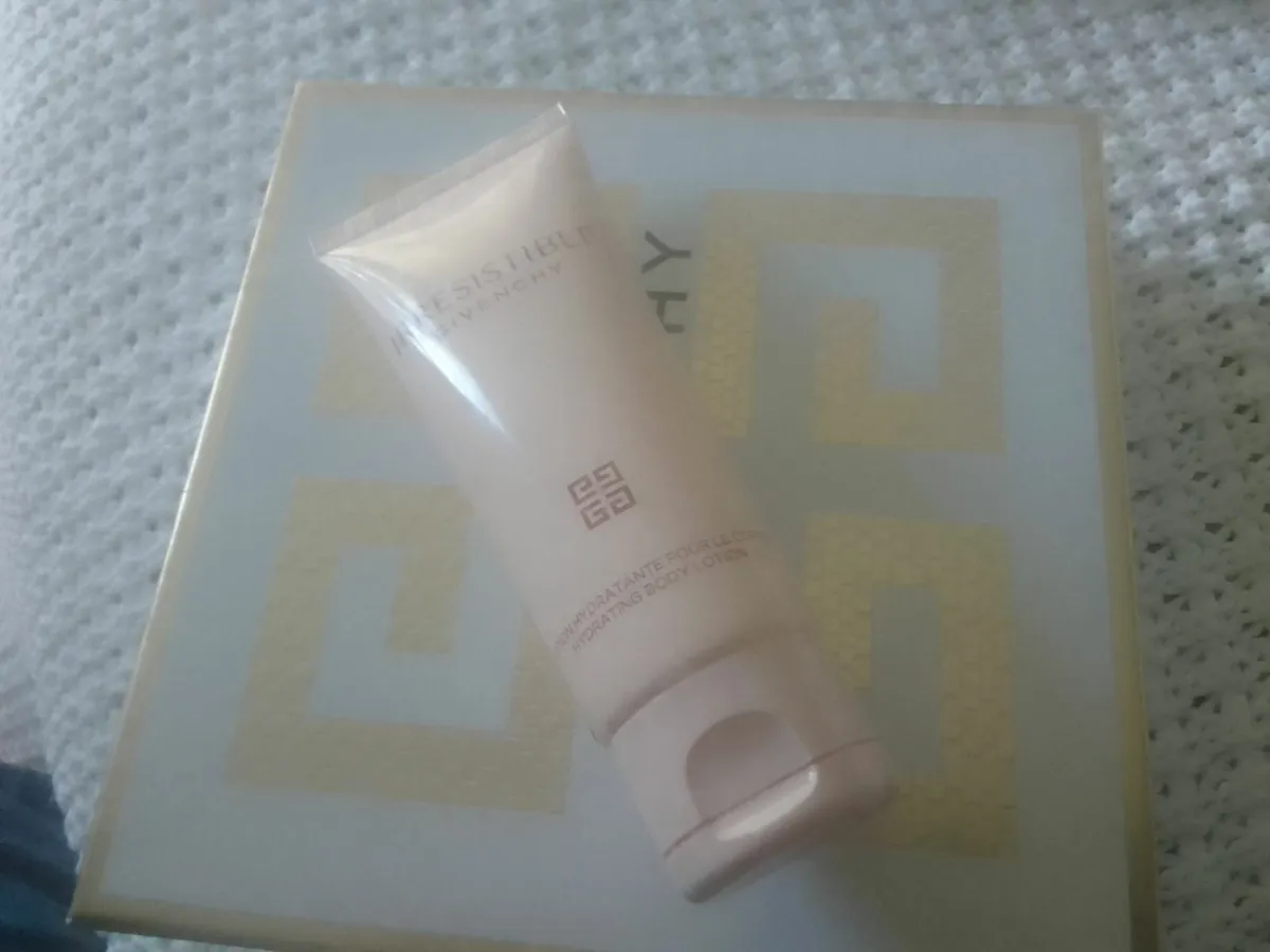 Givenchy irresistible body lotion 75ml new unopen - Image 1