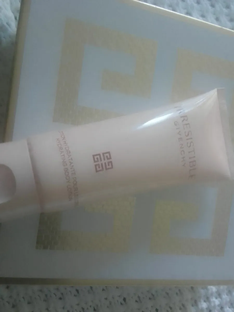 Givenchy irresistible body lotion 75ml new unopen - Image 3