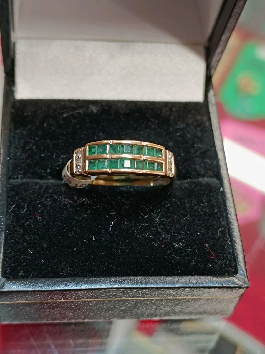 Vintage 9k Gold Emerald & Diamond Ring - Image 1