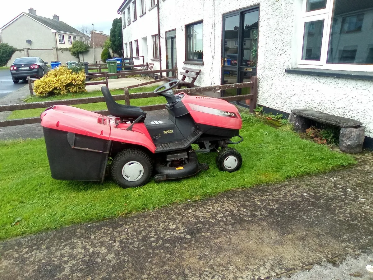 Castlegarden ride on lawnmower - Image 1