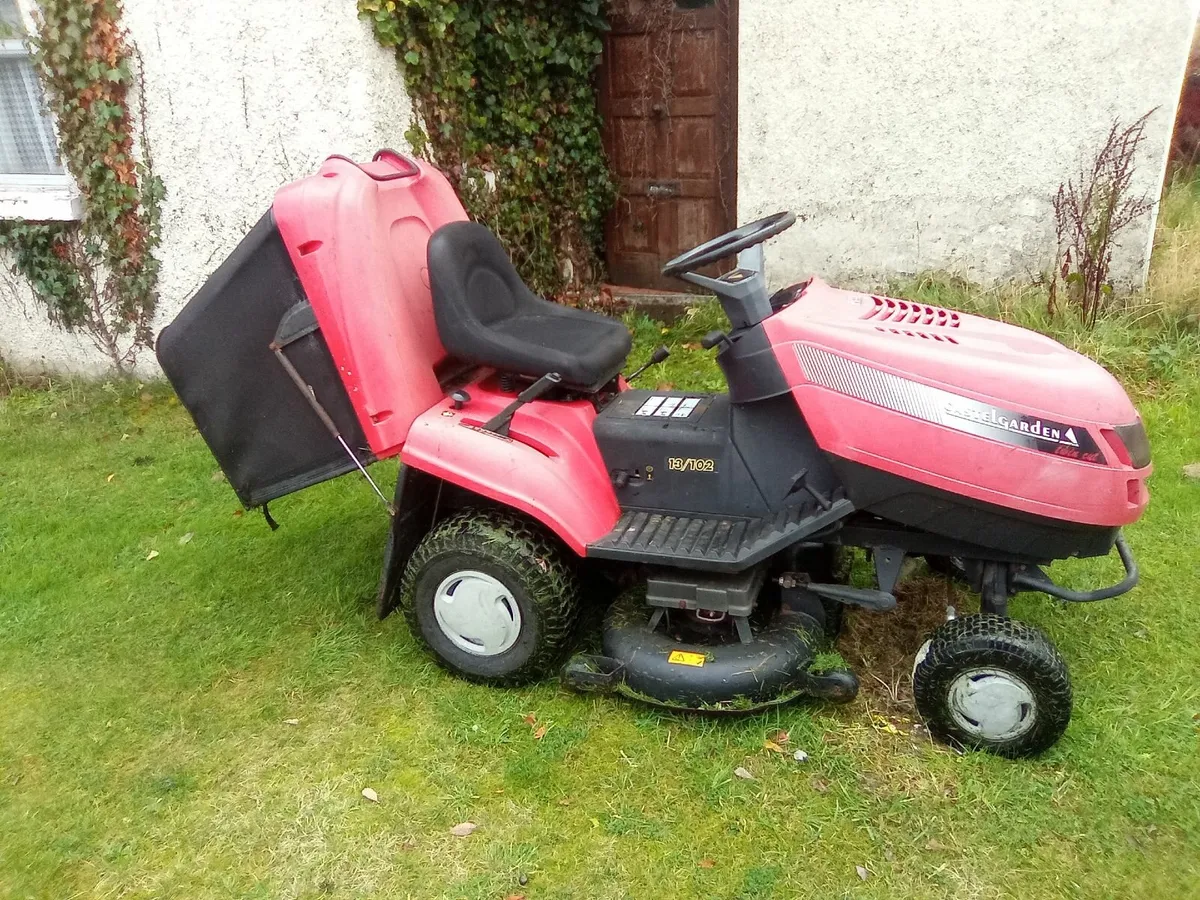 Castlegarden ride on lawnmower - Image 3