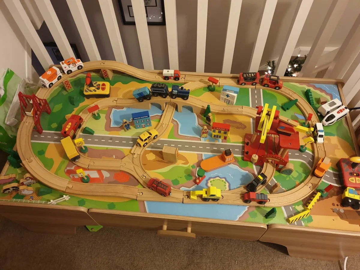 Wooden train table and train sets - Image 4
