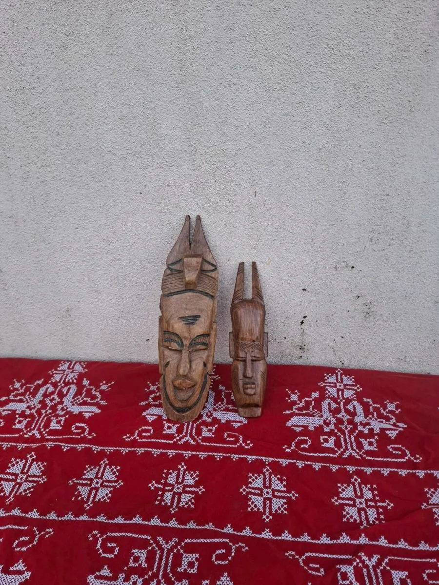 Lot of 2 african wood masks possible to post - Image 1