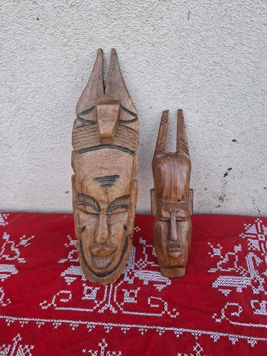 Lot of 2 african wood masks possible to post - Image 2