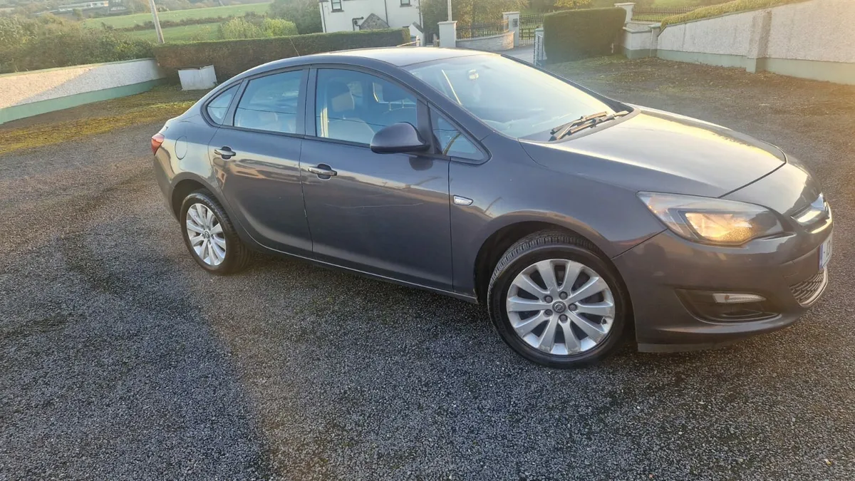 2013 Opel Astra - Image 1