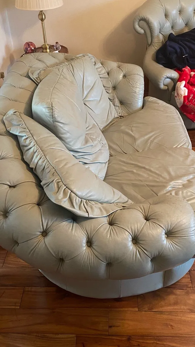 2 Seater Button Leather Sofa - Image 2