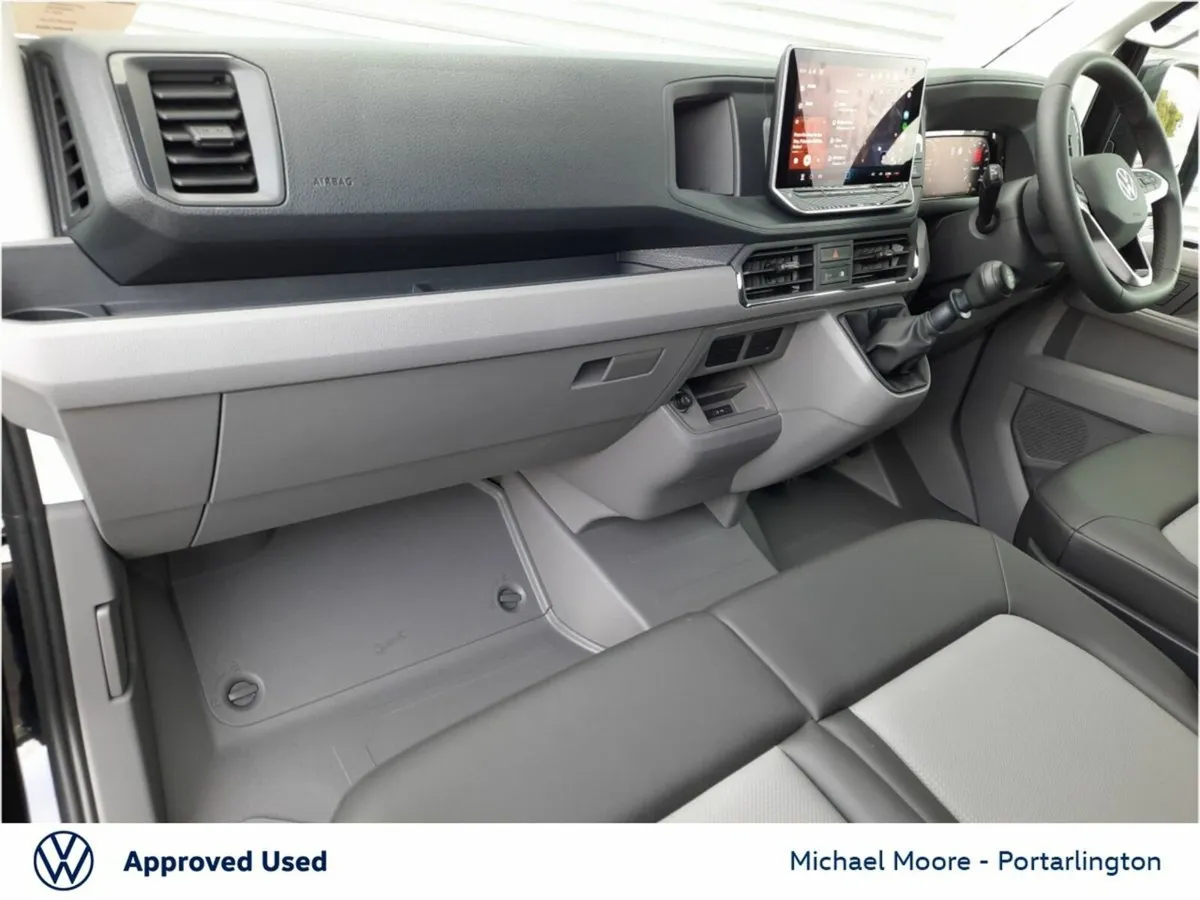 Volkswagen Crafter CRAFTER H 30 MWB 140BHP  M6F 5D - Image 4