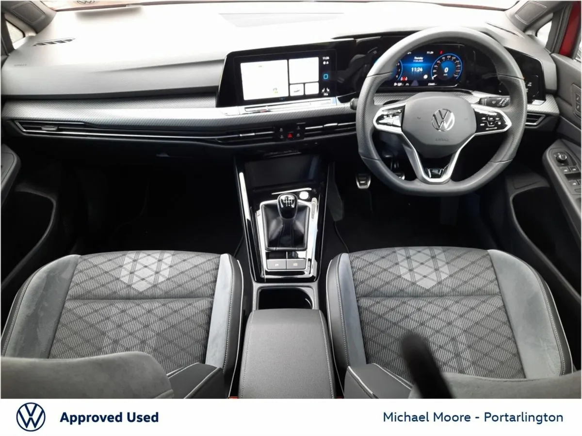 Volkswagen Golf 1.5 TSI 130HP R-Line - Image 3