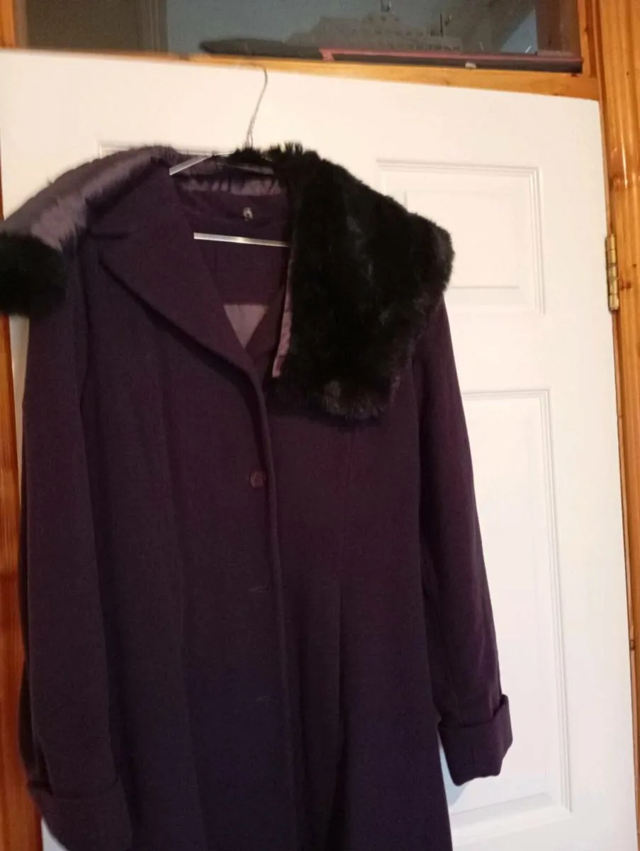 Plum colour coat with matching hat. - Image 3