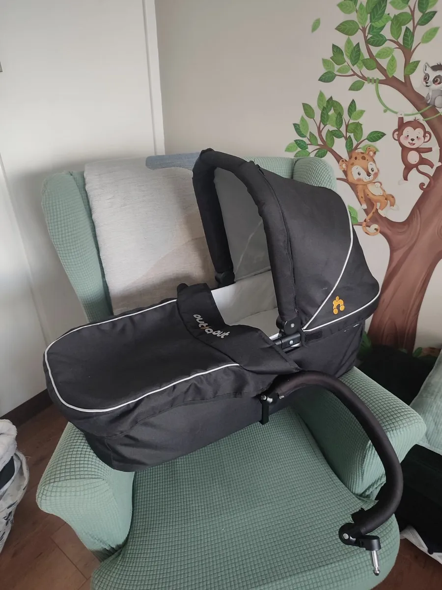 Out n about bassinet - Image 1