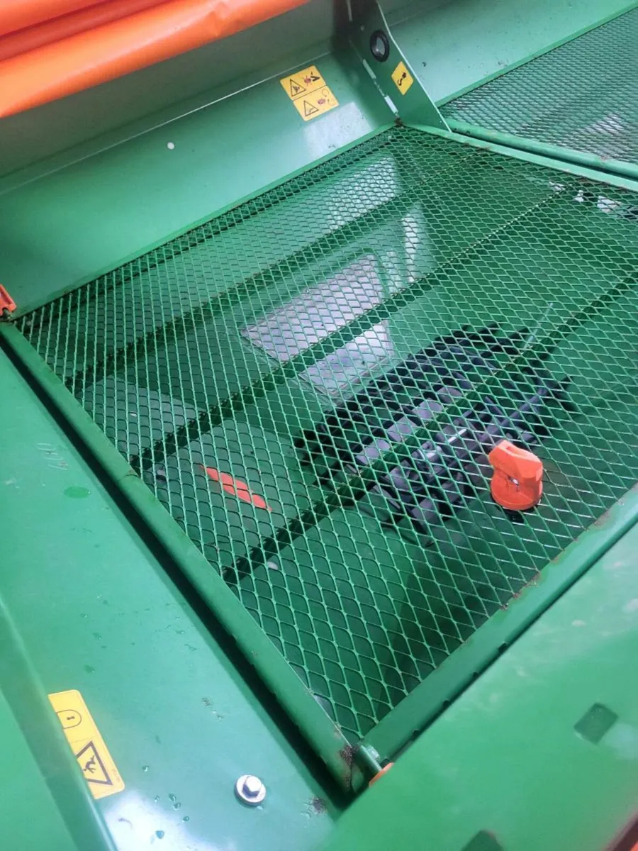 Fertiliser spreader - Image 3