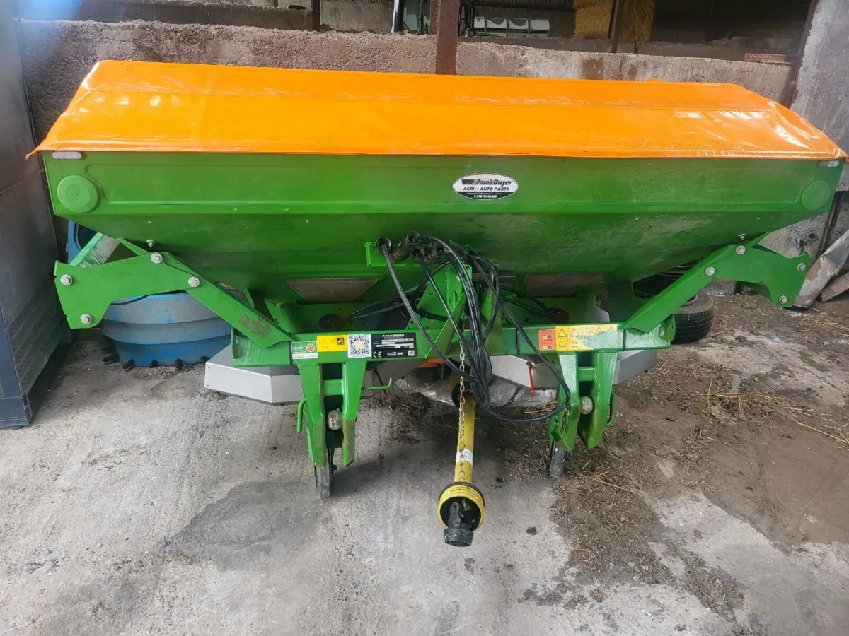 Fertiliser spreader - Image 1