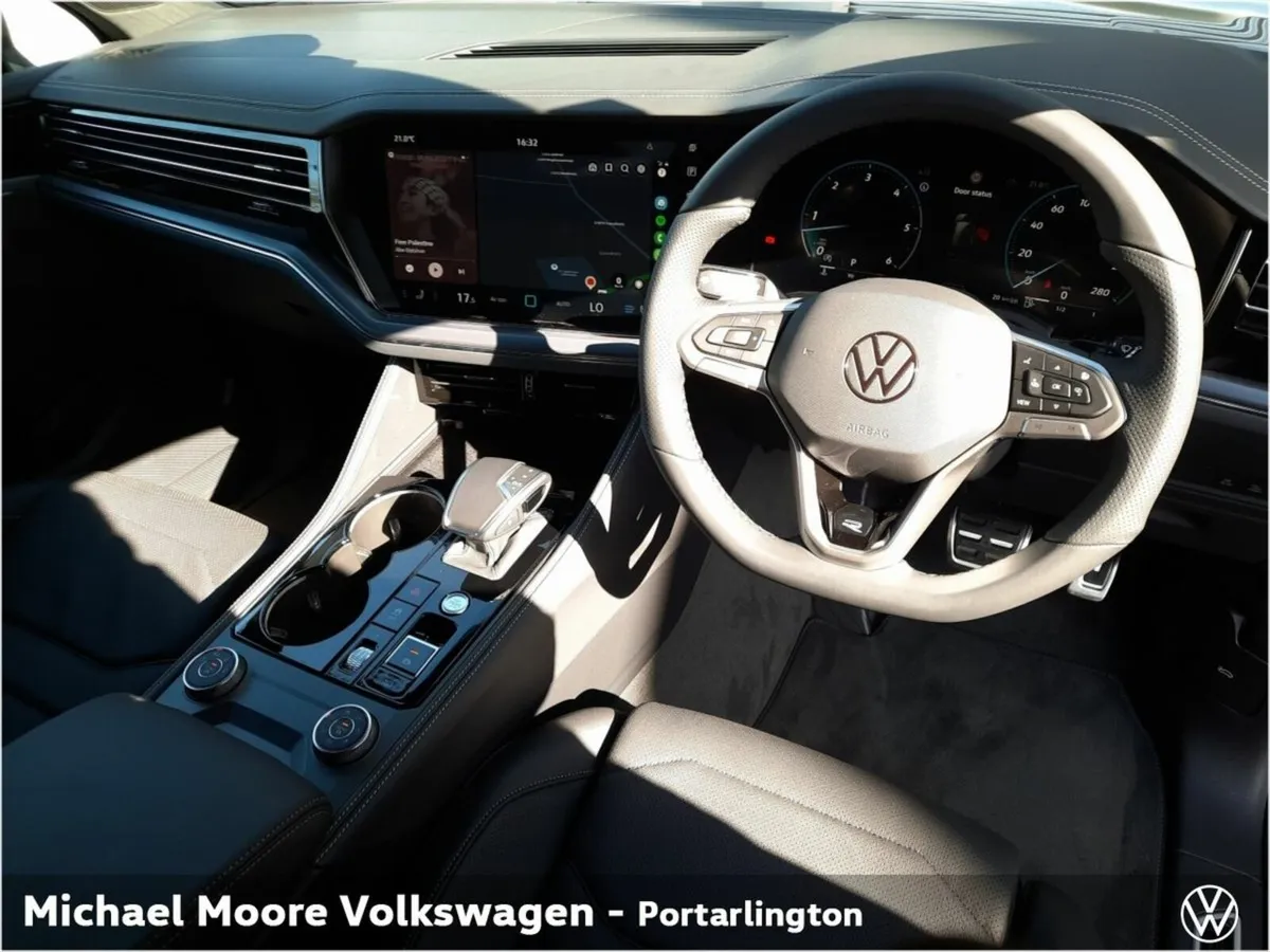 Volkswagen Touareg Commmercial R-LINE 3.0TDI 4M 23 - Image 2