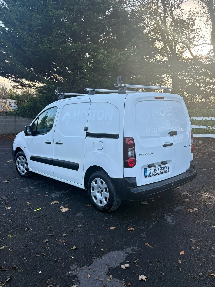 2017 Puegot partner 3 seats Doe 9/26 tax 12/25 - Image 3