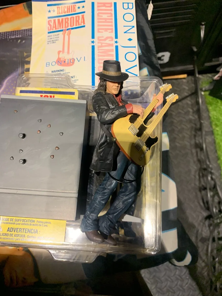 Bon Jovi  signed and figure - Image 4