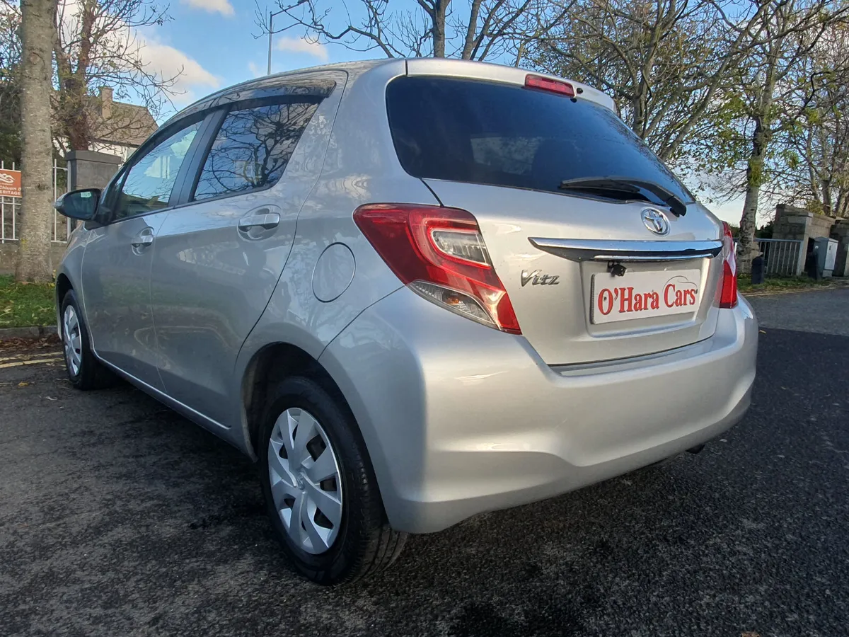 2015 Toyota Yaris / Vitz 1.0 vvti , Automatic - Image 4