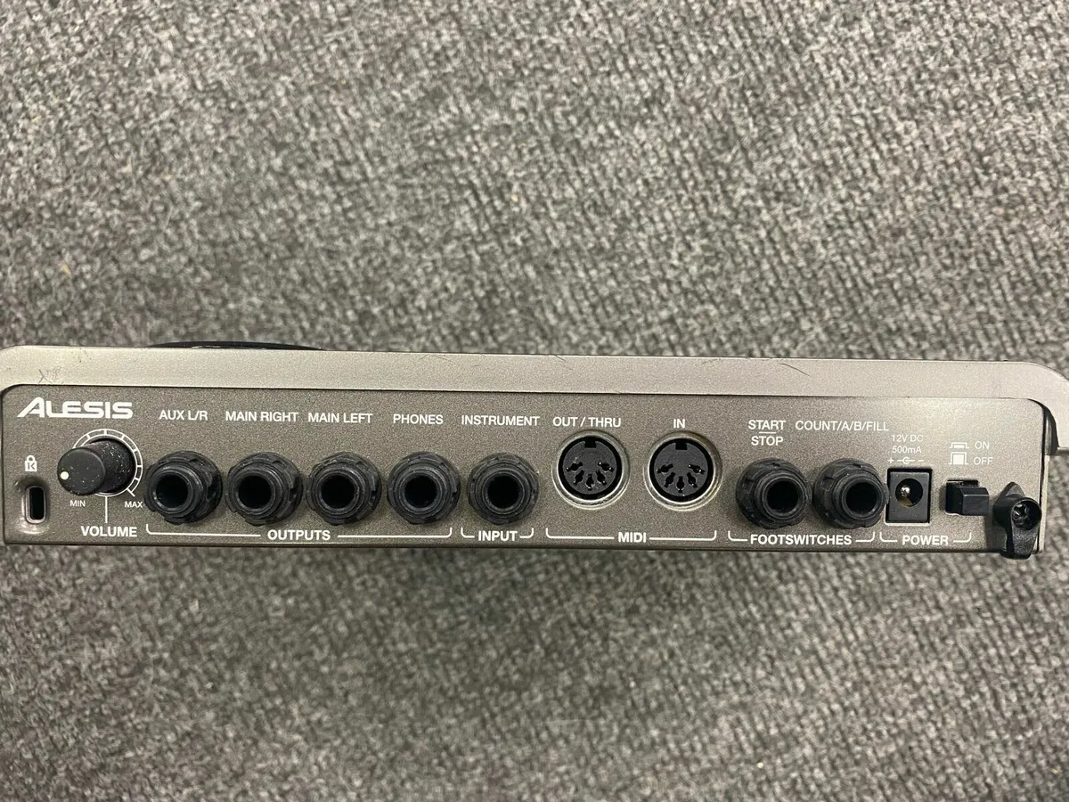 Alesis SR18 Drum Machine - Image 2