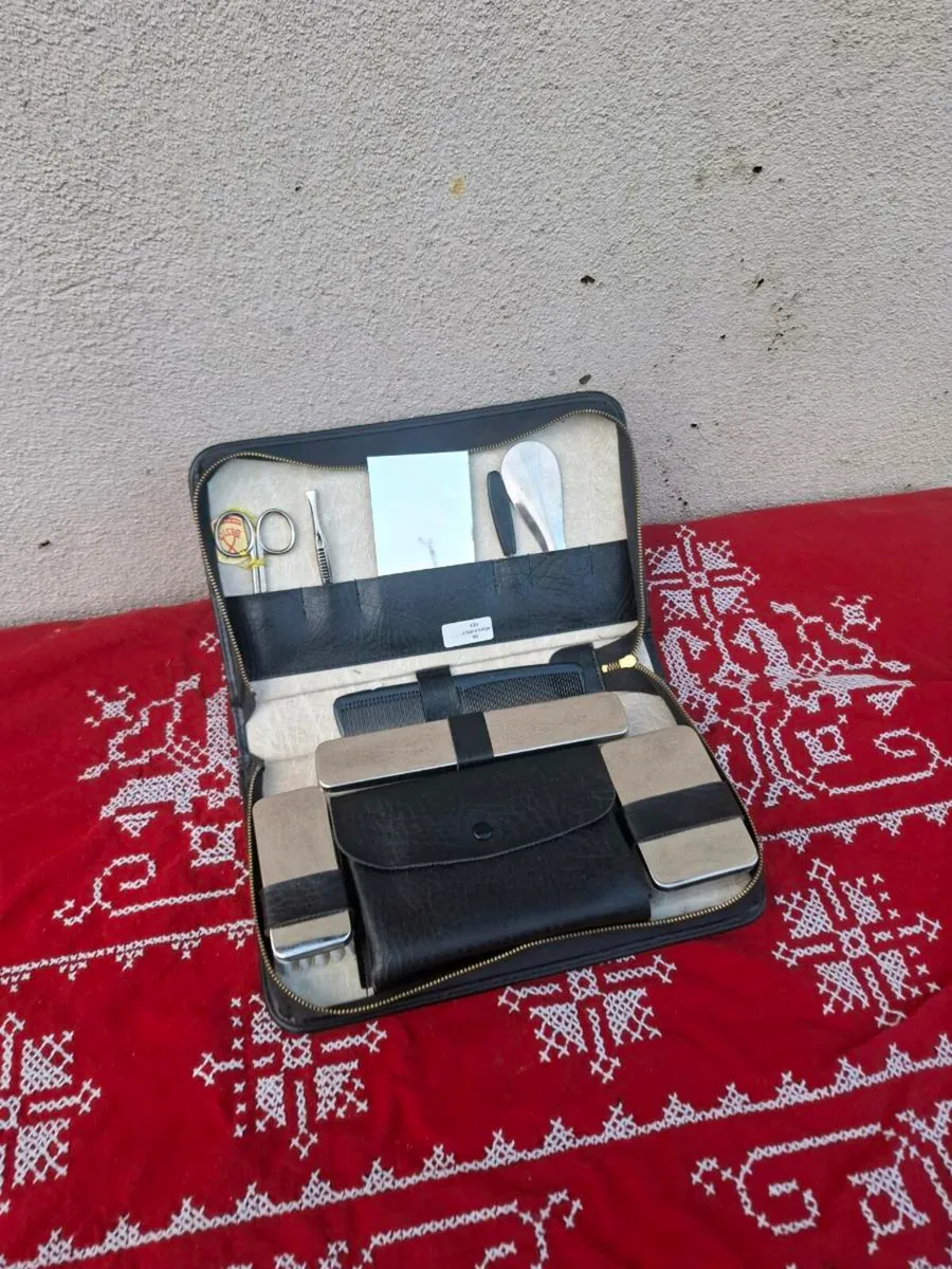 Old dark vintage travel box postage possible - Image 1