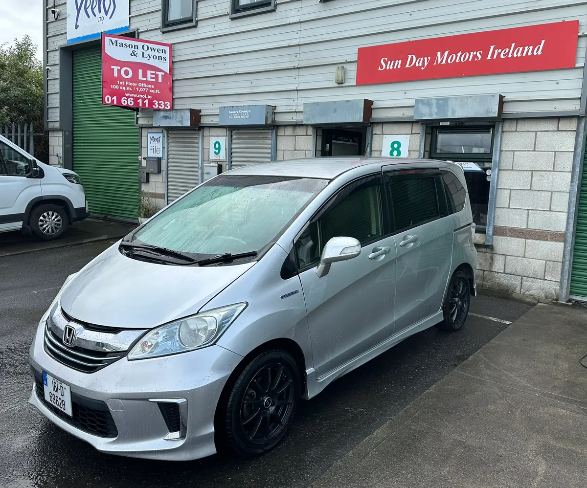 Automatic 6 seater hybrid - Image 1