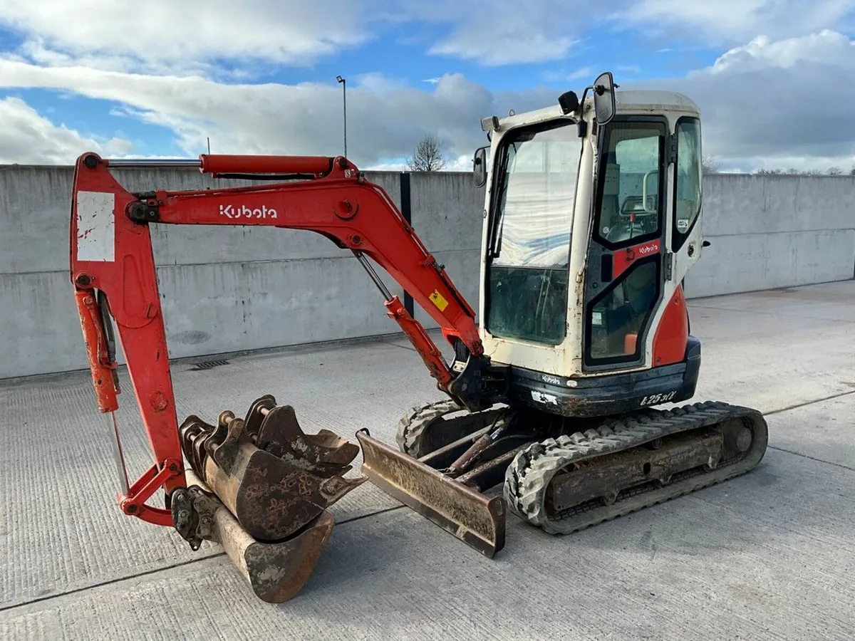 KUBOTA U25-3A 2.5 TON MINI DIGGER - Image 1