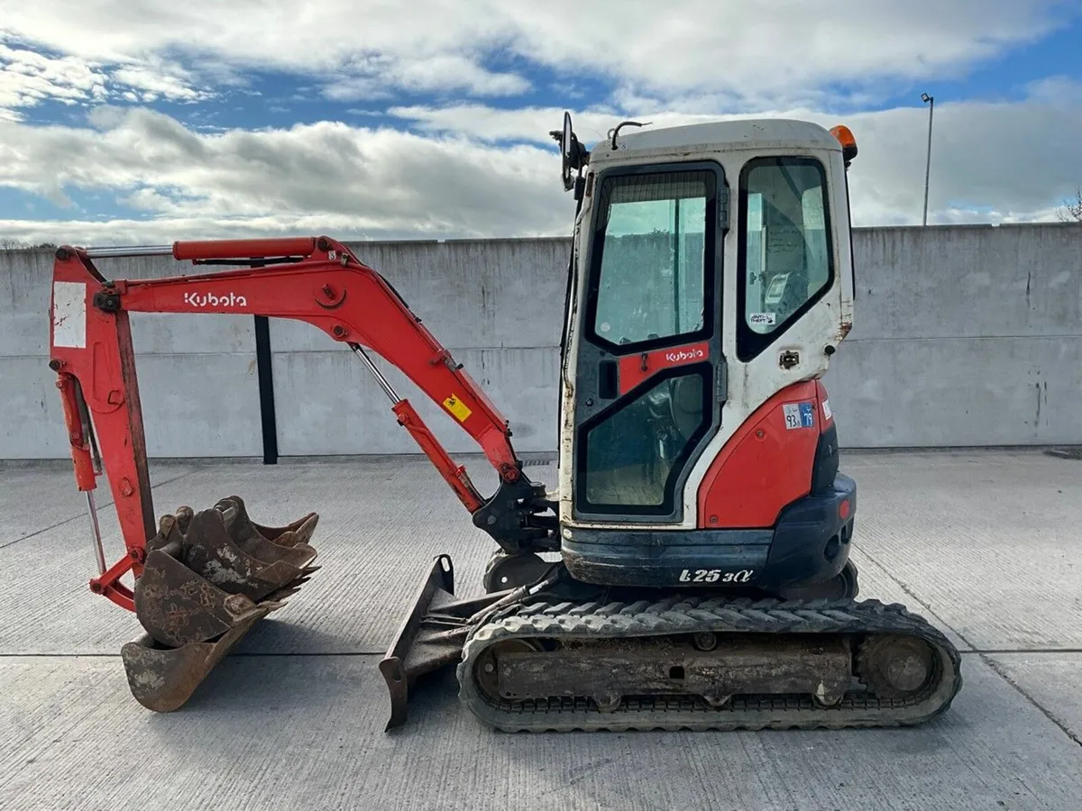 KUBOTA U25-3A 2.5 TON MINI DIGGER - Image 3