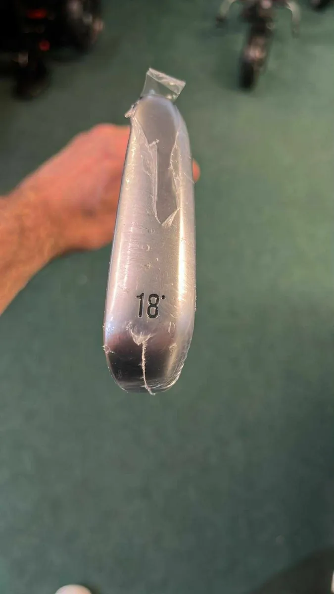 Callaway Apex UT 24 18' 2 Iron Stiff €289 Now €215 - Image 2