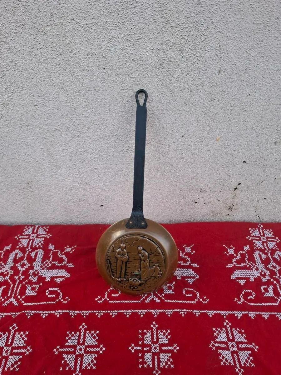 Vintage engraved copper pan postage possible - Image 1