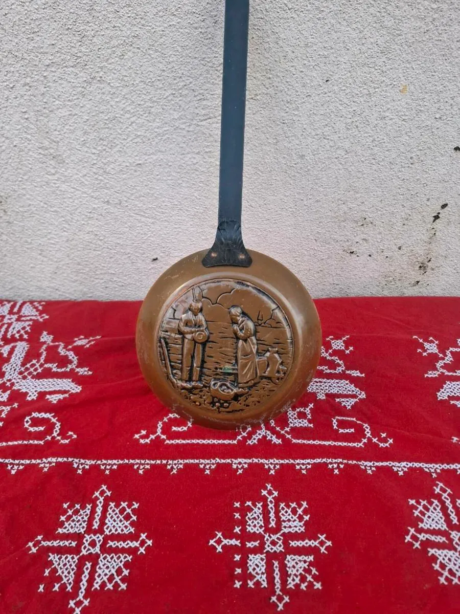 Vintage engraved copper pan postage possible - Image 2