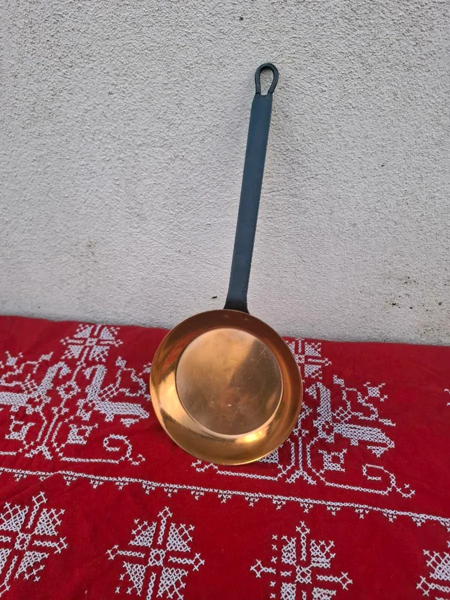 Vintage engraved copper pan postage possible - Image 3