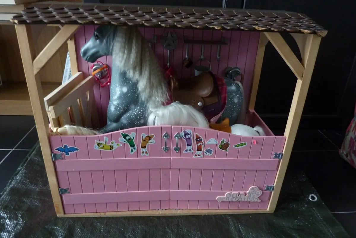 Toy stable - Image 1