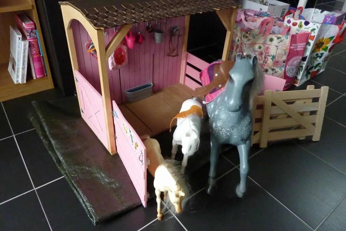 Toy stable - Image 2