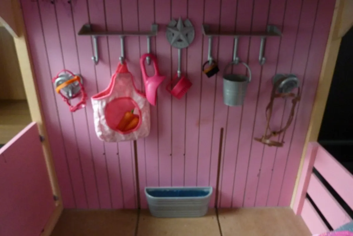 Toy stable - Image 3