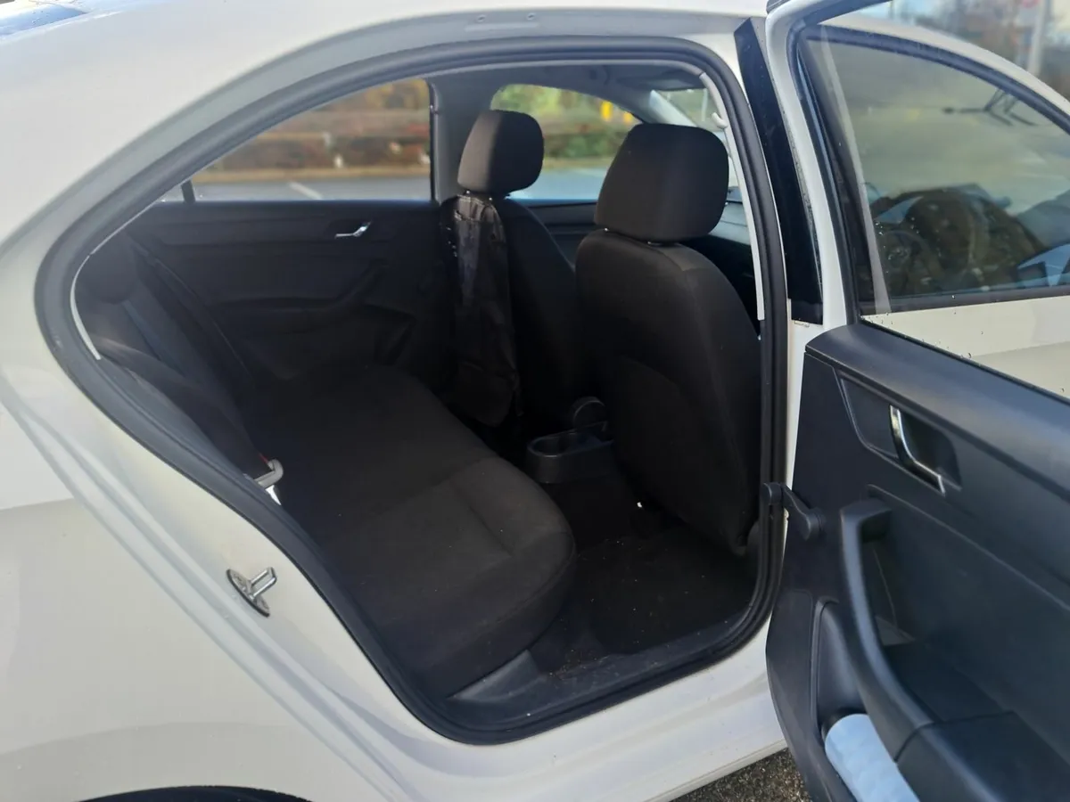 Skoda Rapid 2017 - Image 3