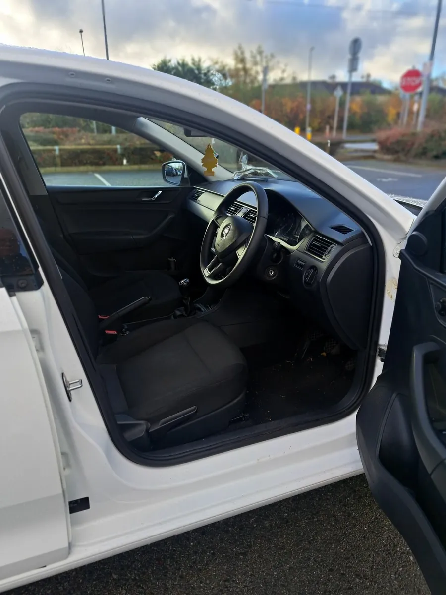 Skoda Rapid 2017 - Image 4