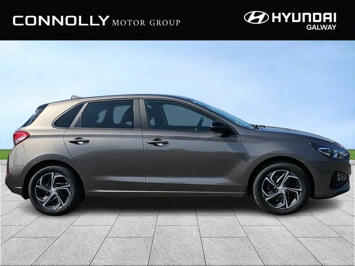 Hyundai i30 Diesel Deluxe - Image 3