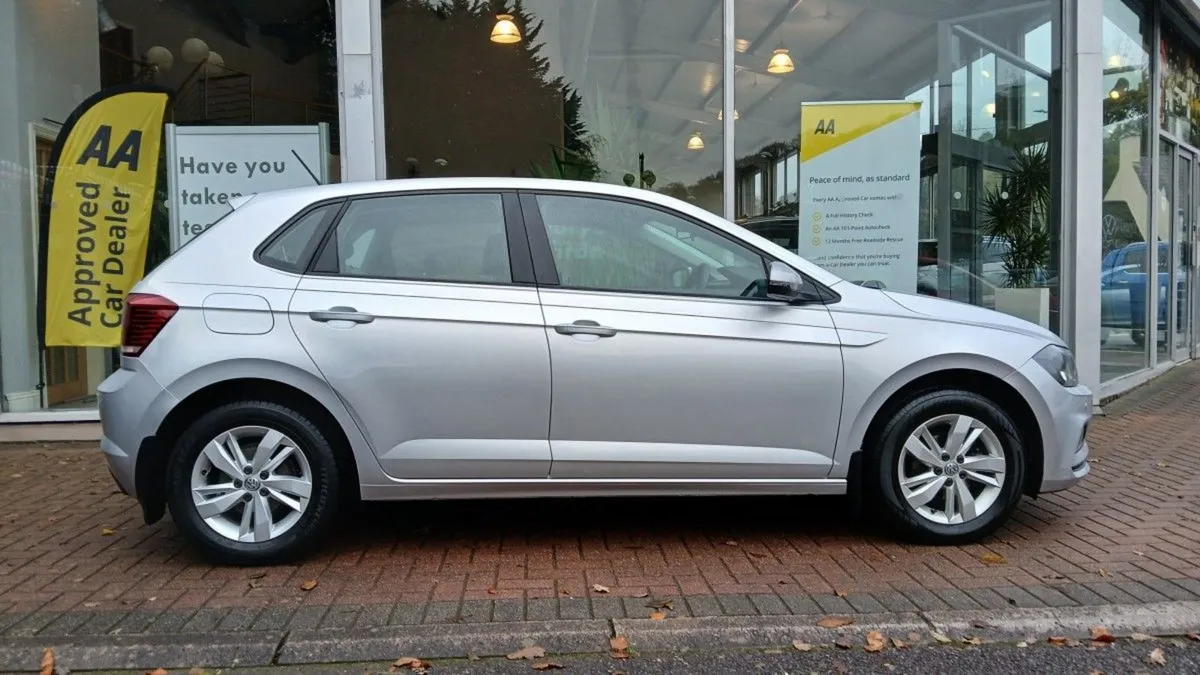 Volkswagen Polo 1.0 TSI 95hp Trendline  Fsh  1 Ow - Image 3