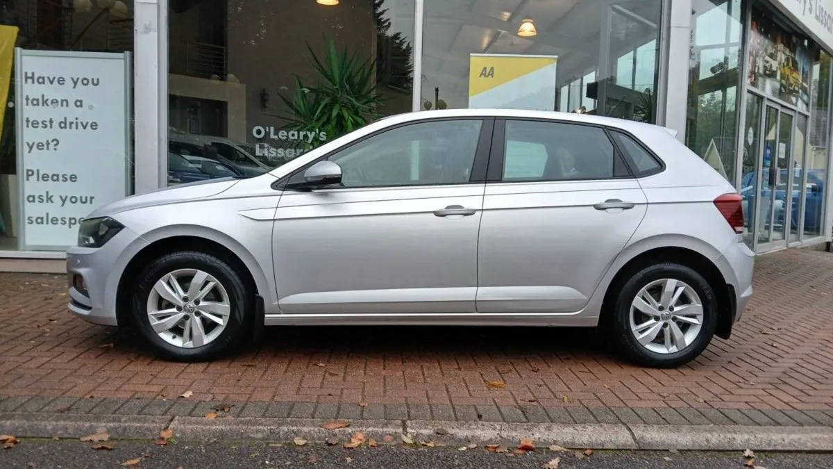 Volkswagen Polo 1.0 TSI 95hp Trendline  Fsh  1 Ow - Image 4