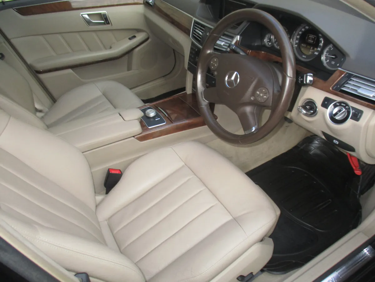 2012 Mercedes-Benz E-Class 220 CDI ELEGANCE - Image 3