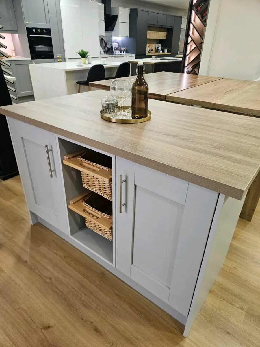 Kitchen islands - Image 2