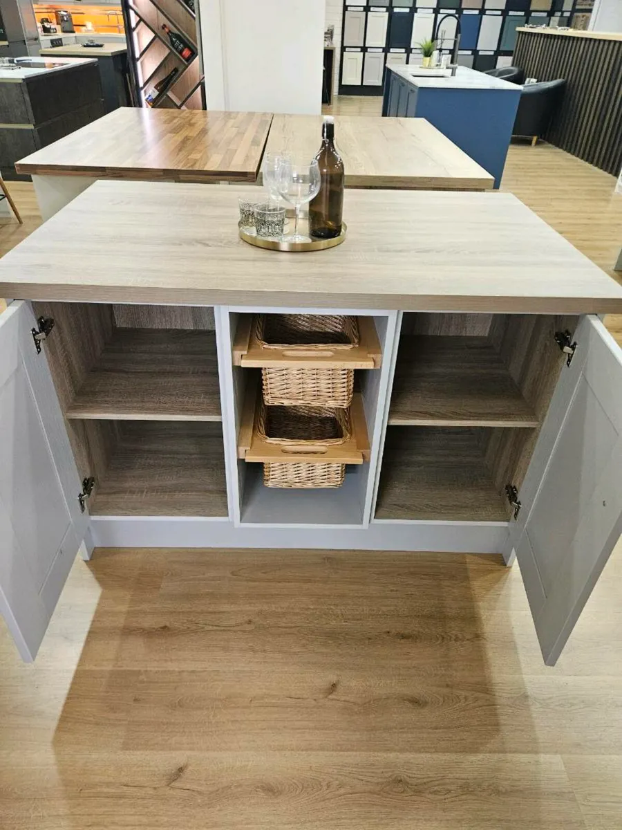 Kitchen islands - Image 3