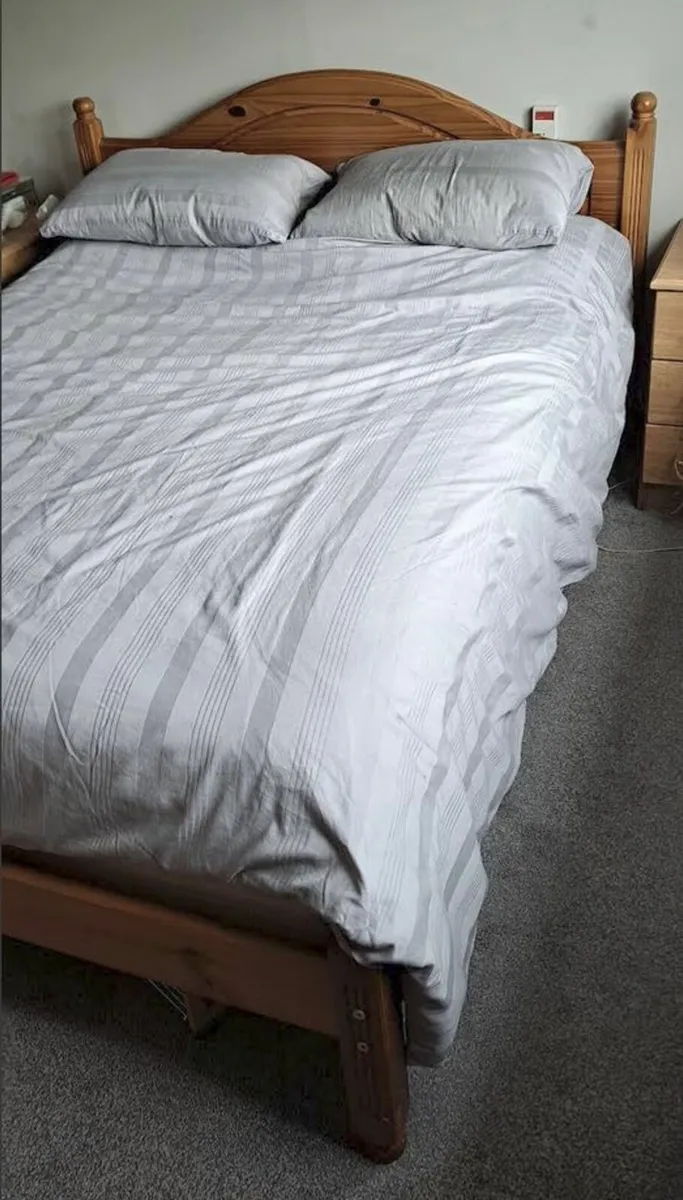 Bed - Kingsize - Image 1