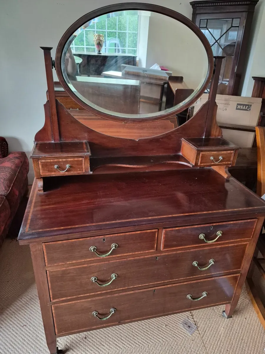 Dressing table