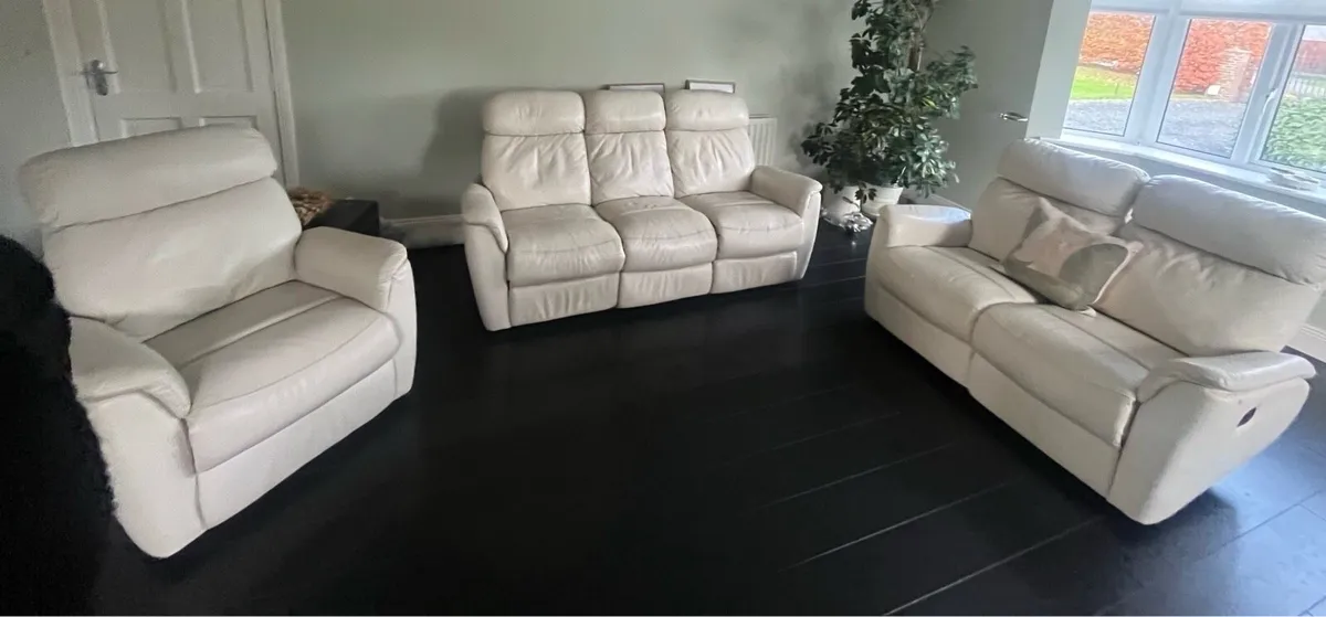 3 piece leather sofa - Image 4