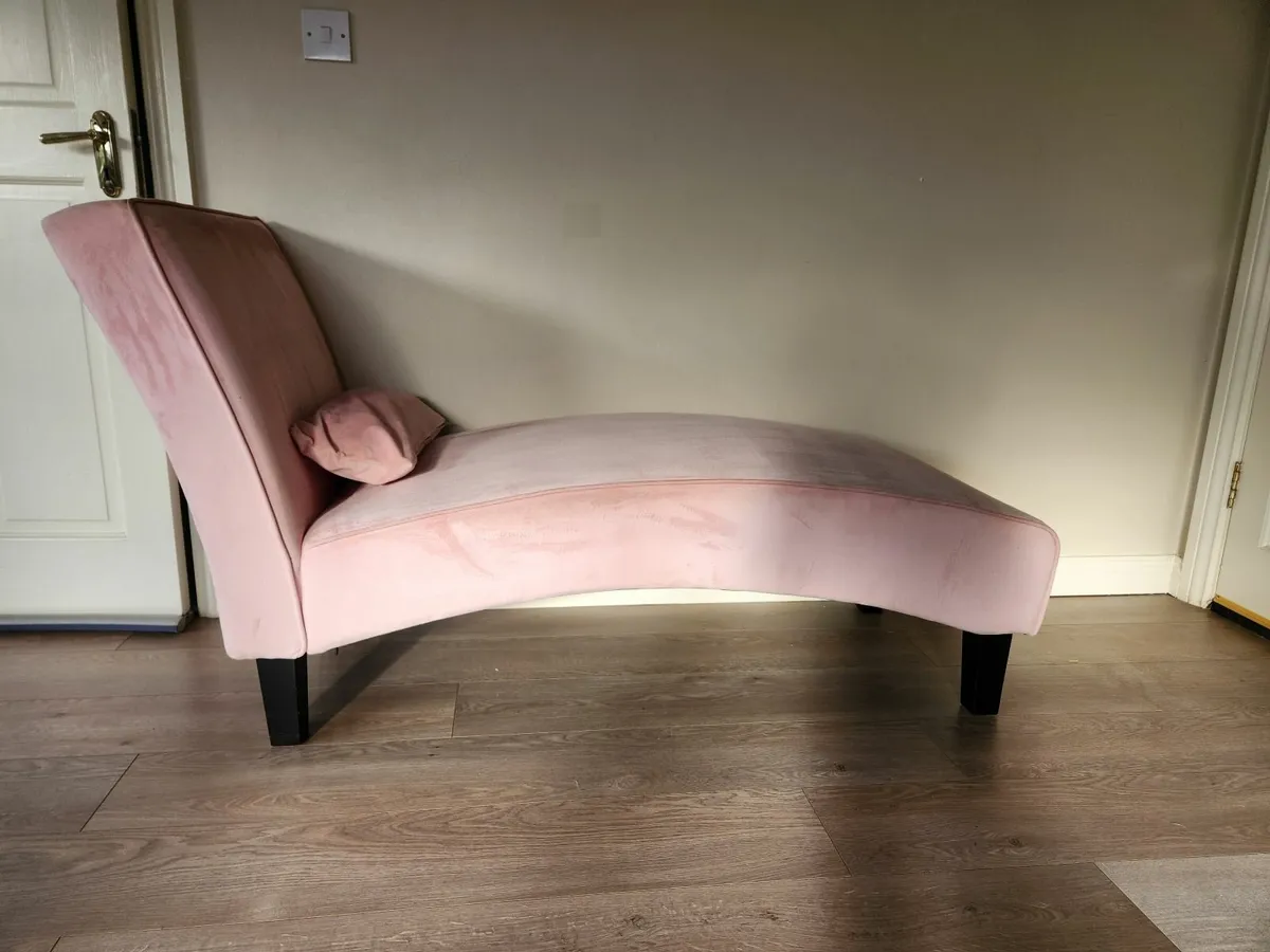 Chaise Lounge - Image 1