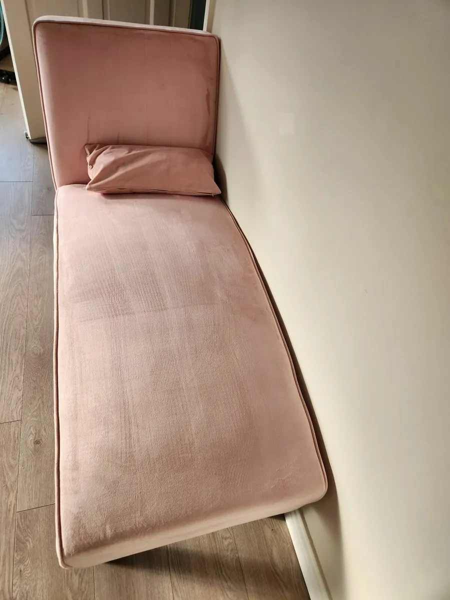 Chaise Lounge - Image 3