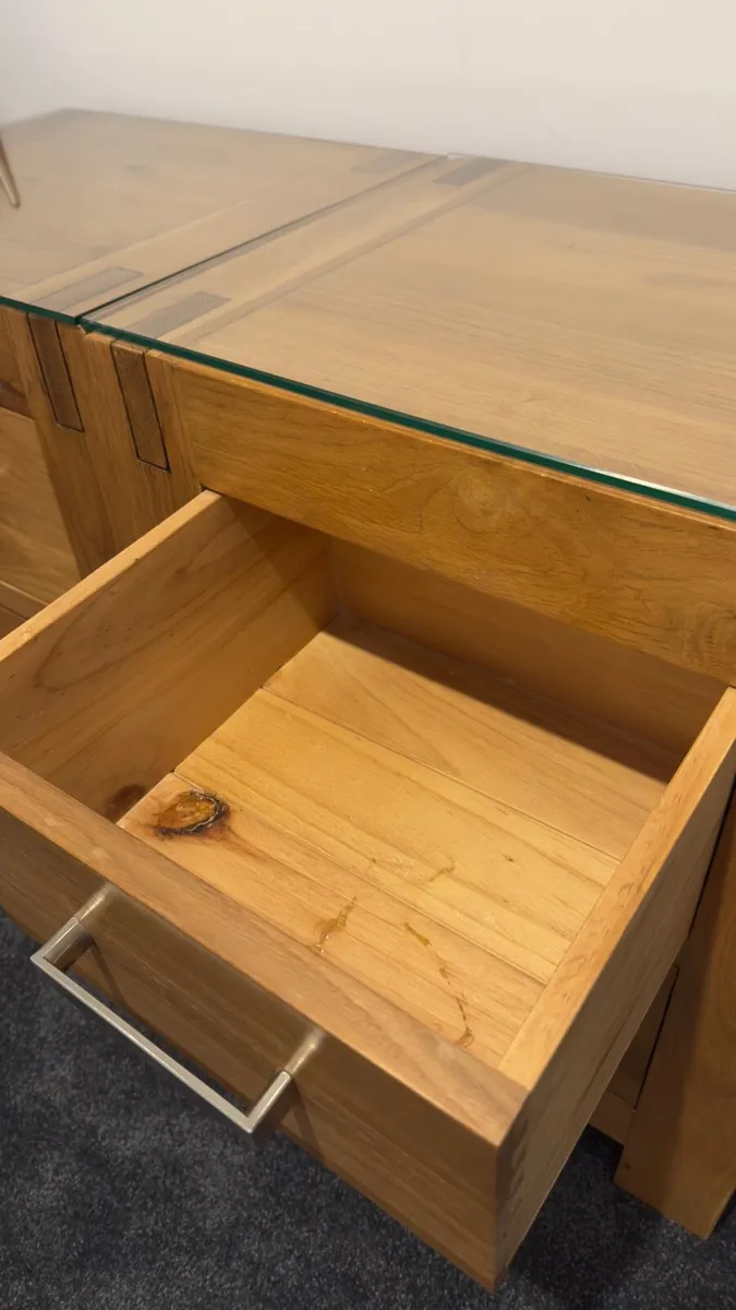 2 xx solid OAK Bedside Lockers + top glass - Image 2