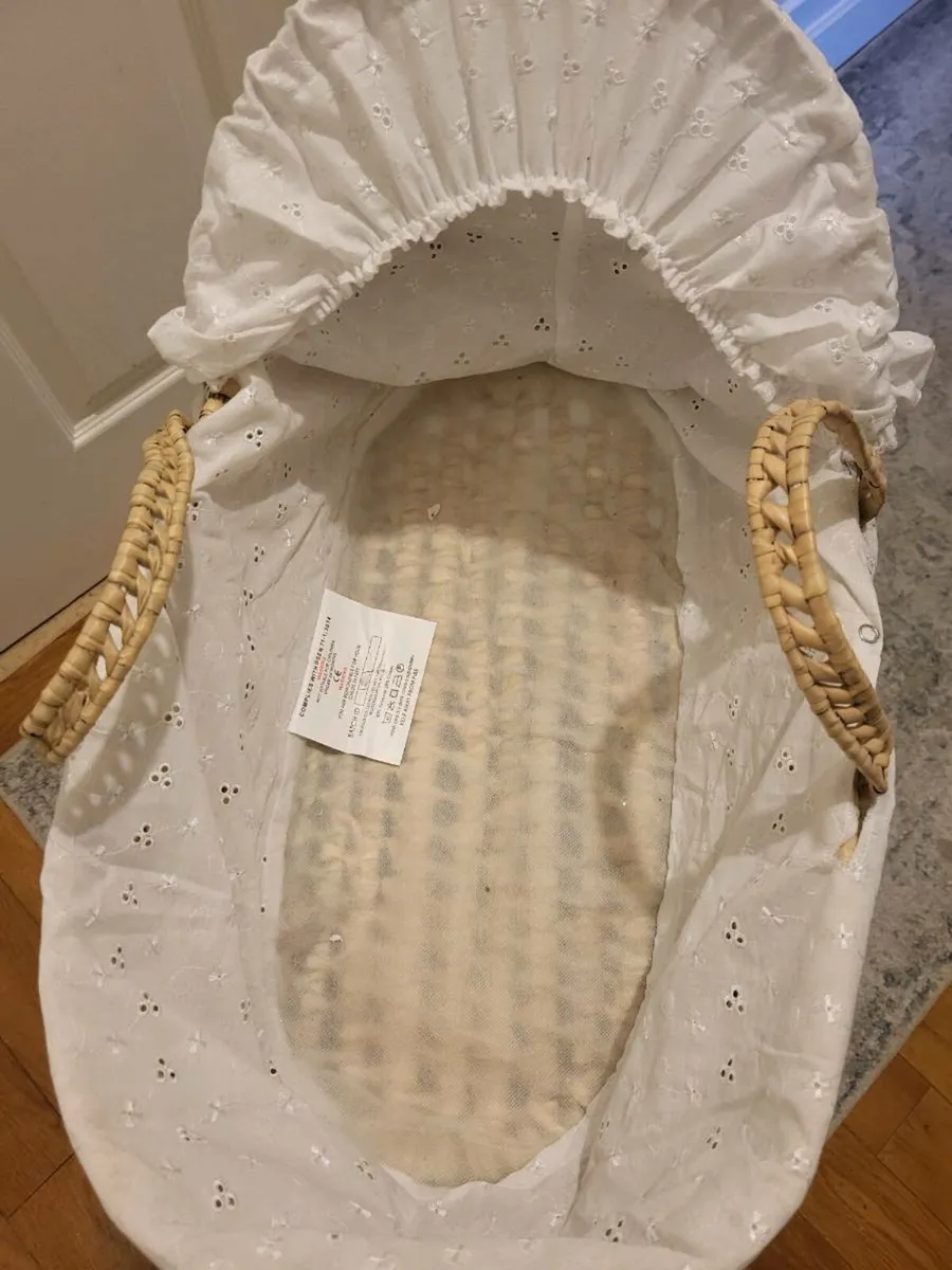 Dolls moses basket - Image 3