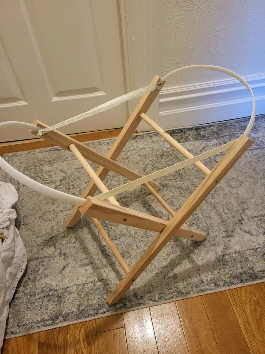 Dolls moses basket - Image 4