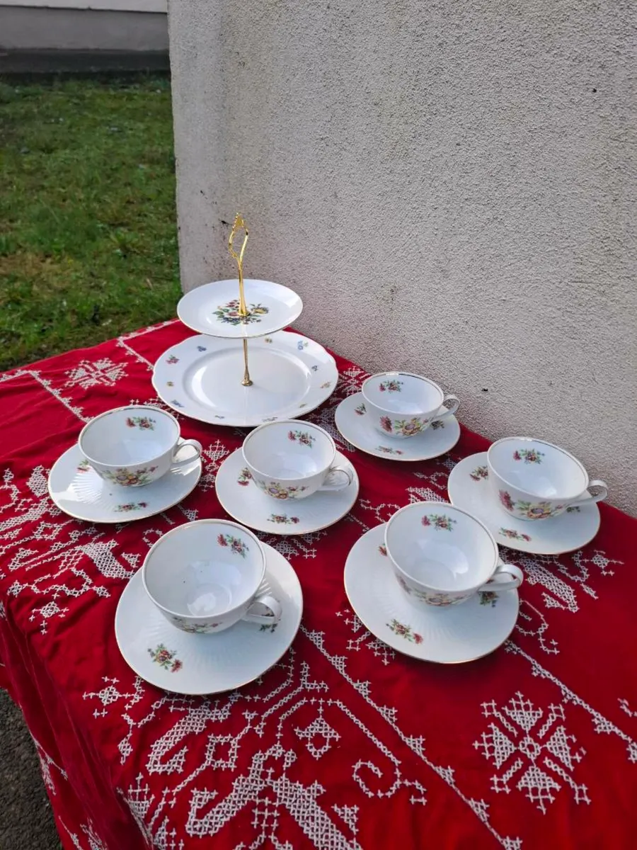 6 china cups and cake stand postage possible - Image 2
